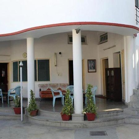 Lakshmi Guest House Dehradun Exteriör bild